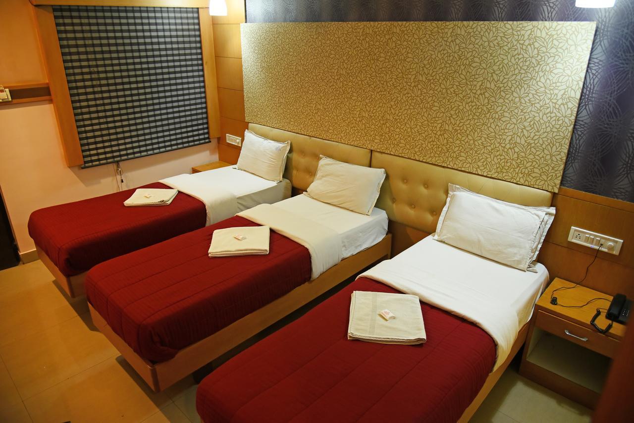 Grand Choice Hotel Bengaluru Szoba fotó